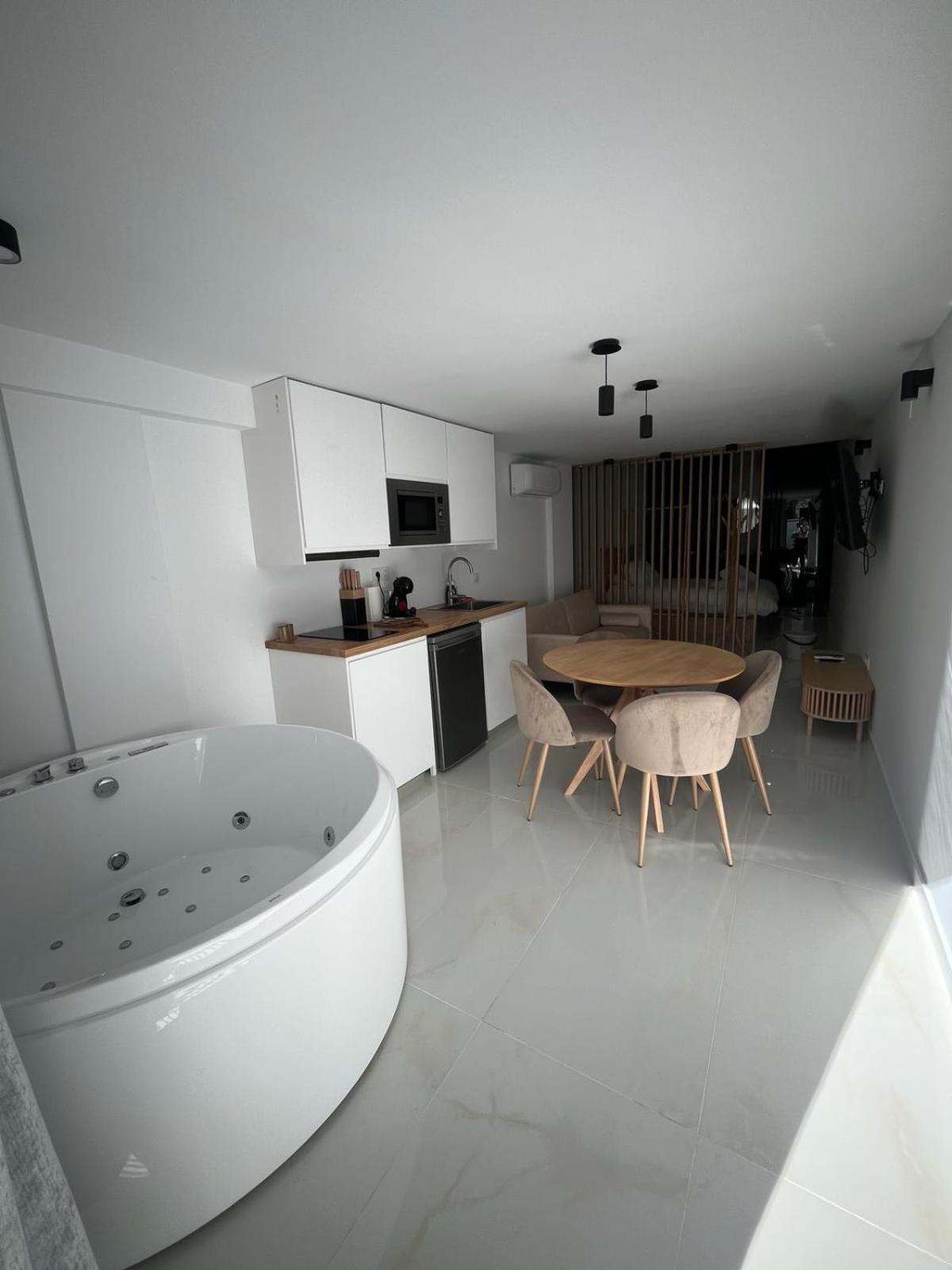 Suite Playamar Con Jacuzzi Torremolinos Exterior foto